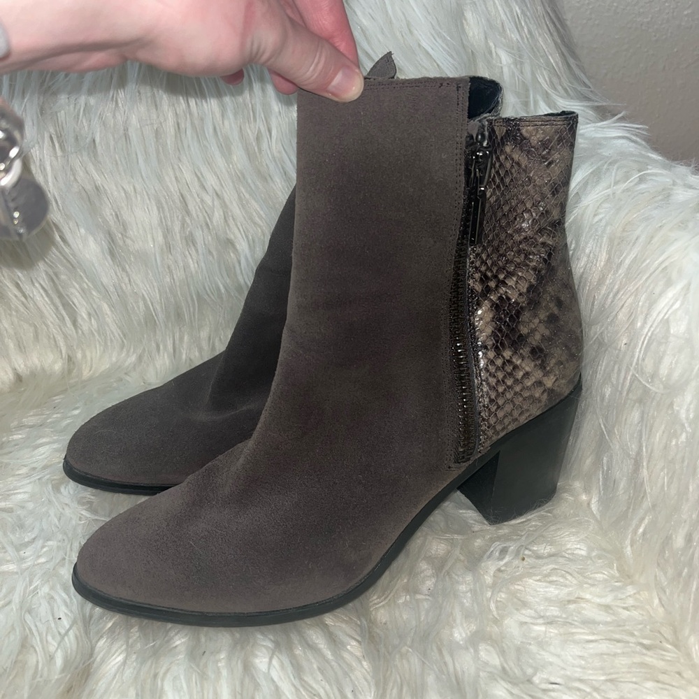 Kenneth Cole Stylish Gray Suede & Snake Skin Ankle Boots